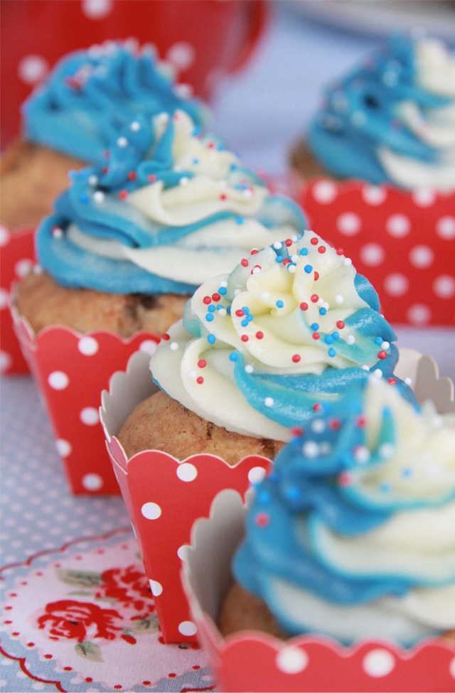 Cupcakes con buttercream bicolor (ideas decorativas fáciles y bonitas)