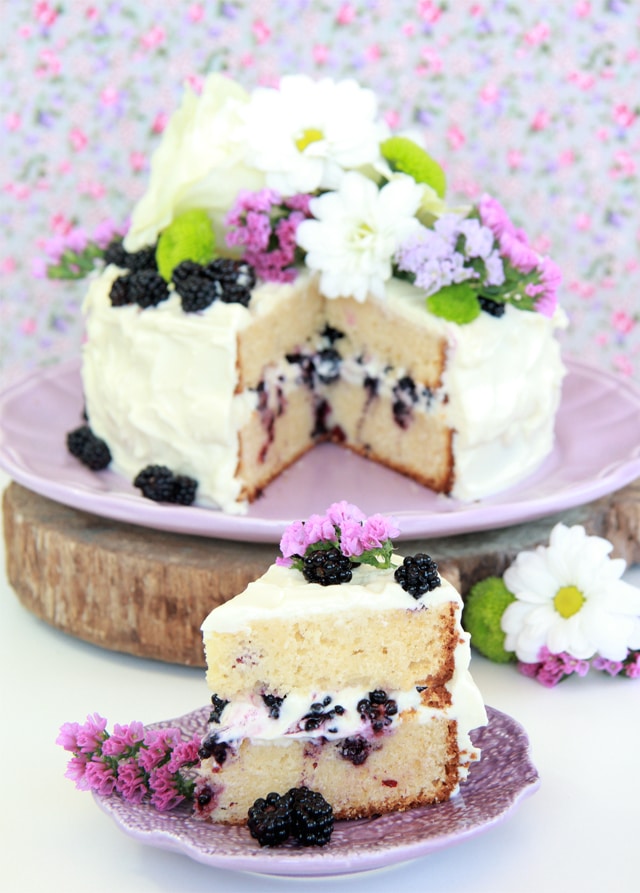 tarta de chocolte blanco y moras