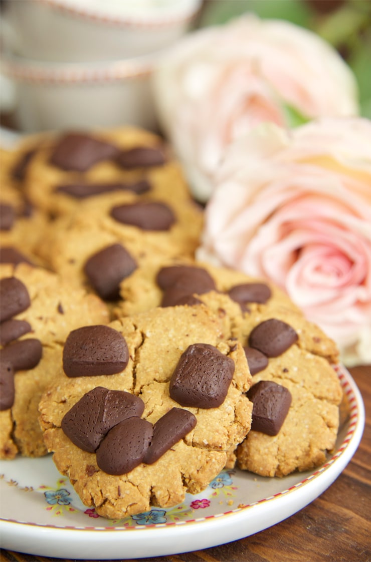 Galletas saludables de avena, crema de cacahuete y chocolate